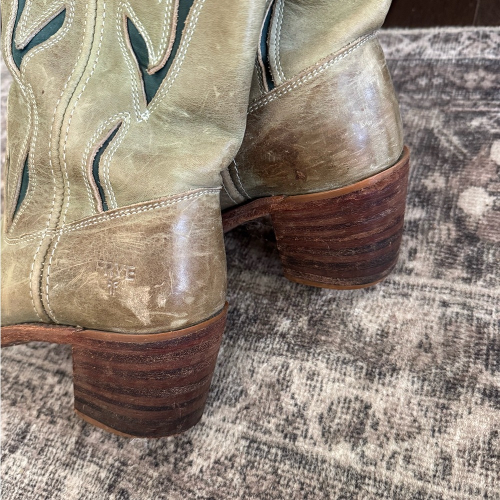 Vintage Frye Sabrina Floral Boots - Picture 4 of 6